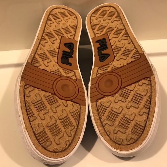 Fila Black Canvas Sneakers. Size: 7 - Picture 7 of 7